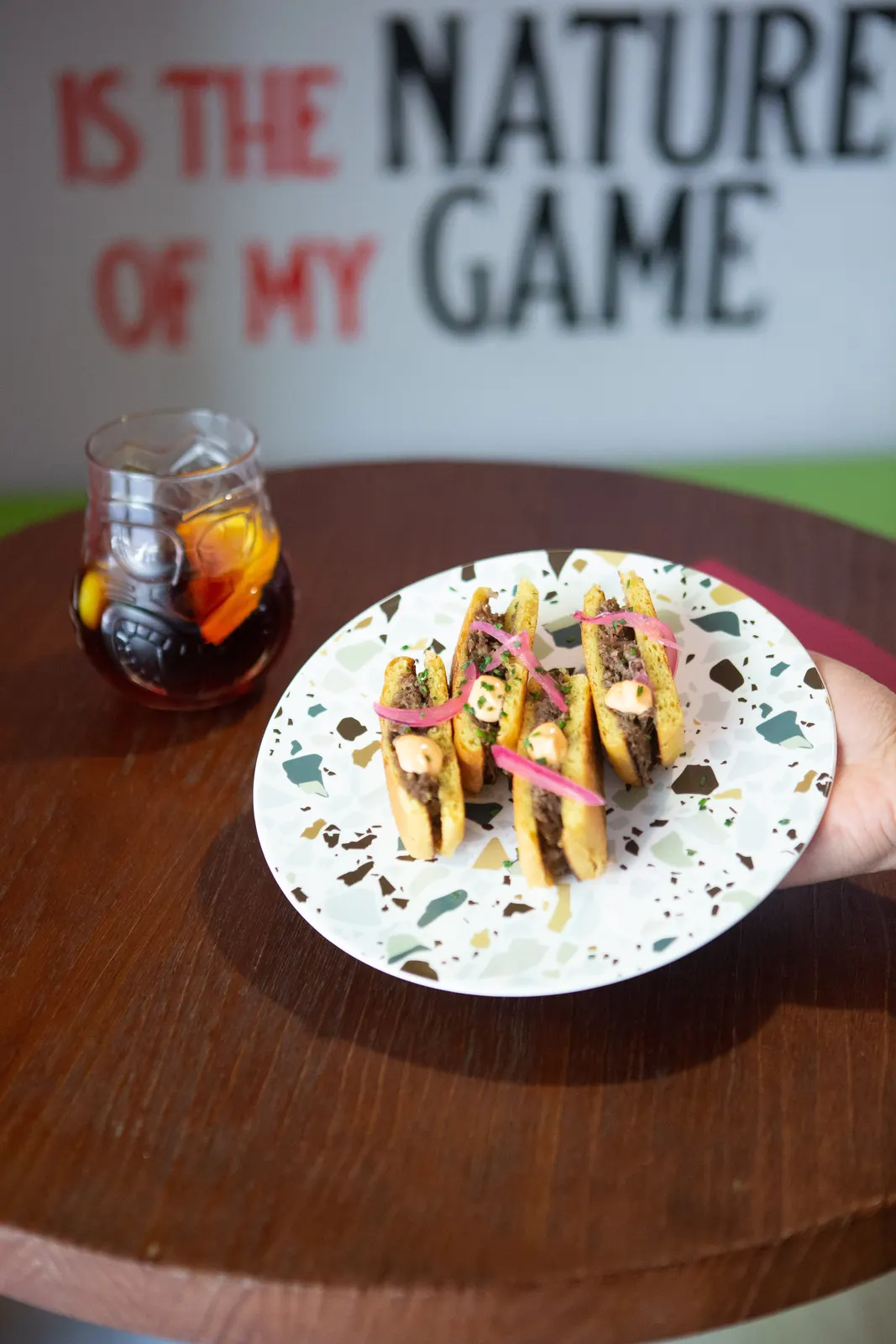Vermut de la casa con unos tacos